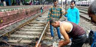 railway gangmen blind faith-( photo)- sandeep takke