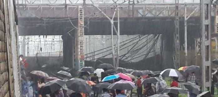 gokhale bridge collapsed, mumbai suburban railway