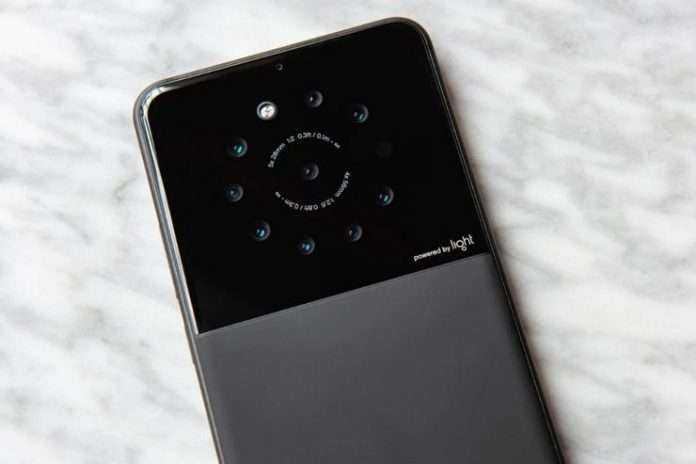 light's phone with 9 cameras