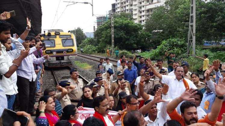 rail roko in thane by maratha protesters