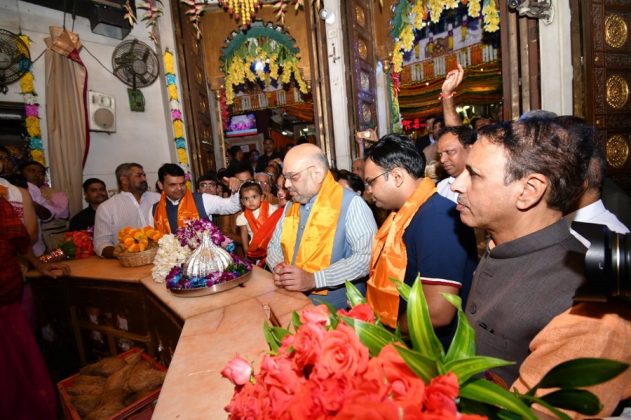 bjp president amit shah at siddhivinayak temple (courtesy -Live Photo)