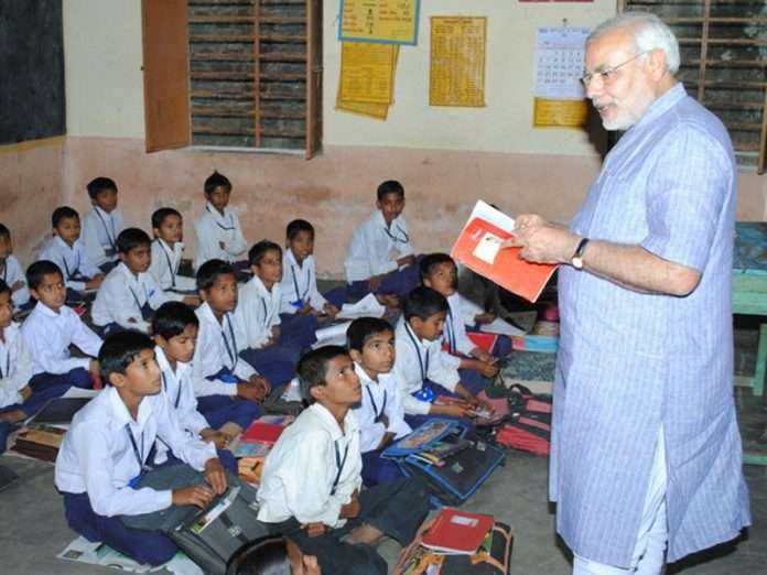 Narendra Modi with Kids students