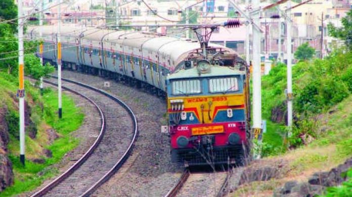 central railway change timetable of Nashik-Mumbai railway root on Sunday for special traffic