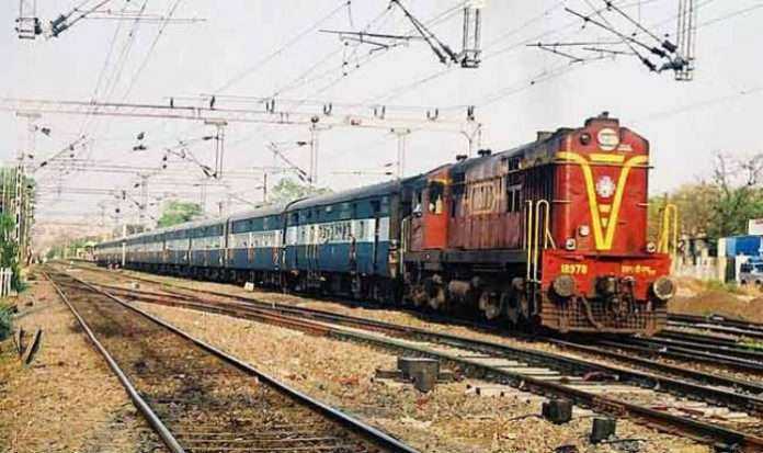 Died Train passenger family get 4 lakh compensation from Railways after 9 years