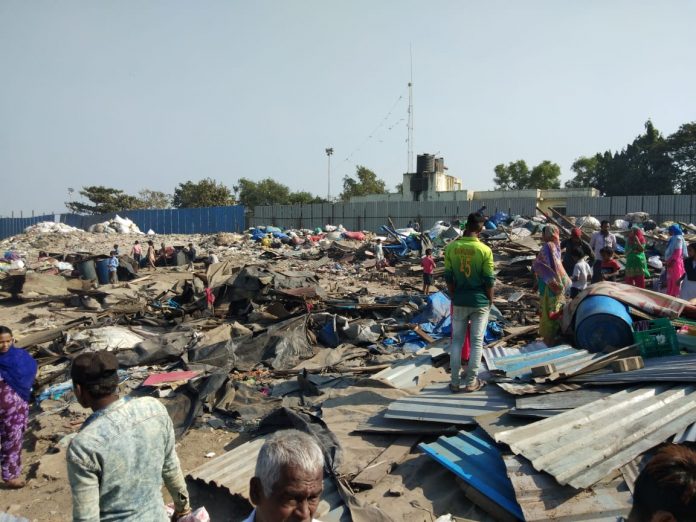 127 huts demolished in deonar dumping ground