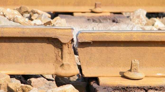 central railway traffic disturbed due to crack on track