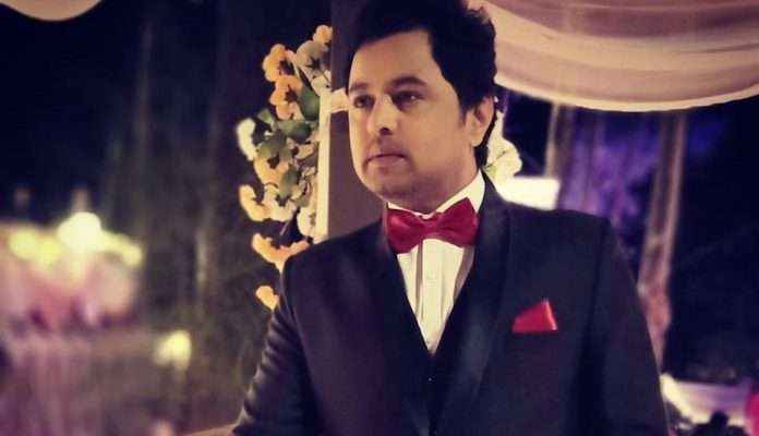 fans duped on pretext of meeting marathi celebrity subodh bhave