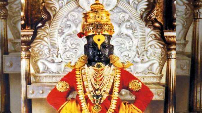 such obeisance to panduranga offering of gold sandalwood necklace to gold vitthal of pandharpur by a devotee