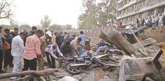 wall collapsed near untawadi fathar and son dead