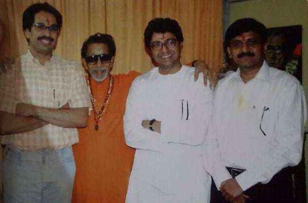 sanjay raut with thackeray family