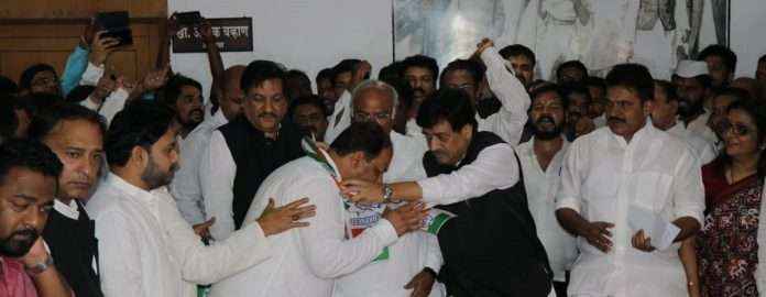 Pravin gaikwad enters in congress,Congress nominee Ulhas Patil from Raver