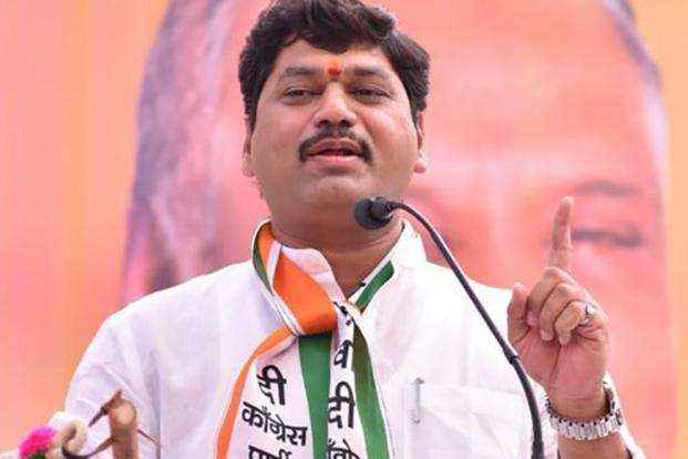 Dhananjay Munde mistakenly mentioned the name of the Speaker of the Assembly