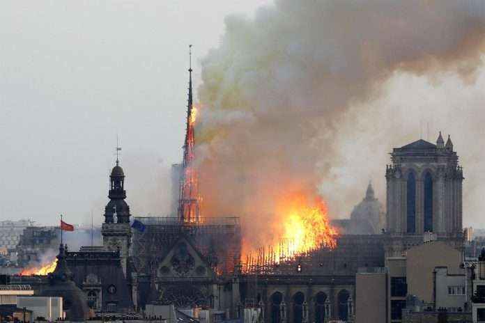 fire breaks out at notre dame cathedral