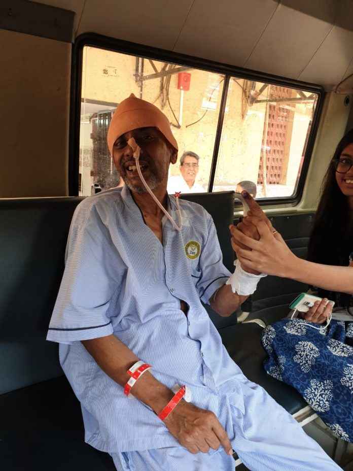 man cast his vote even after taking treatment in hospital