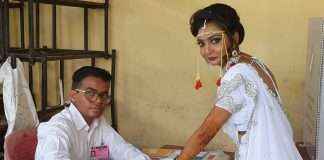 ulhasnagar bride first did voting and then go for marriage