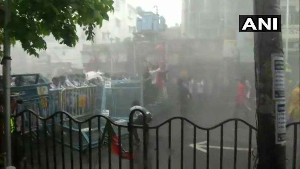 बंगालमध्ये पुन्हा संघर्ष; कोलकात्यात भाजपा कार्यकर्ते-पोलिसांत झटापट