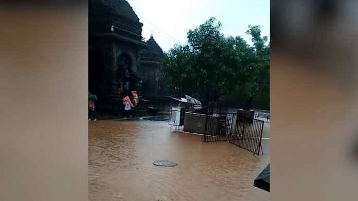 rain water accumulation in trimbakeshwar temple of Nashik due to heavy rain