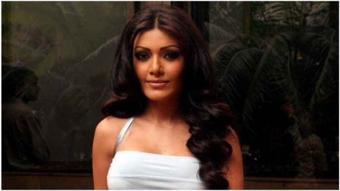 Actress koena mitra gets six months sentence in cheque bouncing case