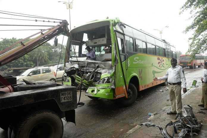uncategorized the accident of three vehicles in navi mumbai