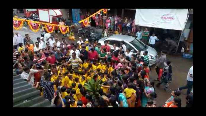 swami samarth junior kg school students celebrate dahi handi in prabhadevi