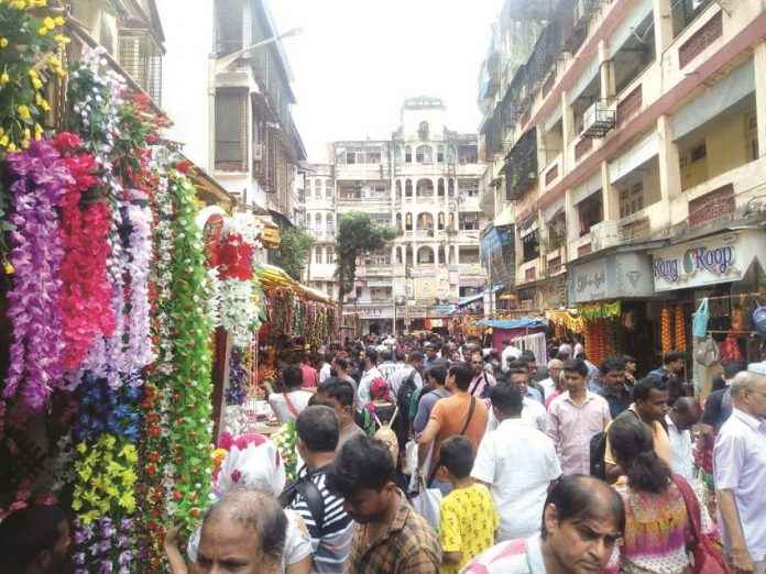 rush in market for Ganapati's arrival