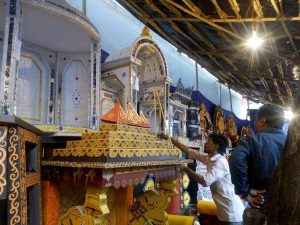 rush in market for Ganapati's arrival ३