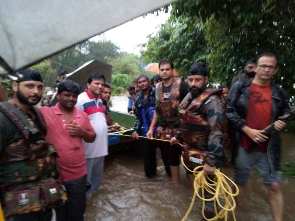 soldiers saved 32 tourist lives from flooded water in vasind 1