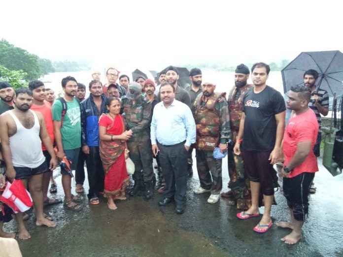 soldiers saved 32 tourist lives from flooded water in vasind
