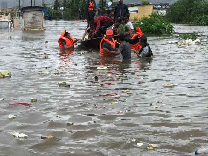 heavy rain in thane four thousand peoples transfer to safe place