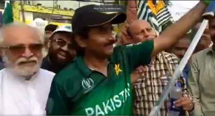 Ex Pak cricketer Javed Miandad threat to India over Kashmir