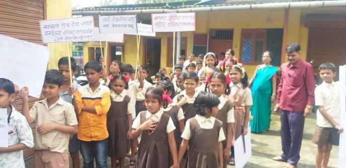 Students raise awareness on cleanliness in ambernath