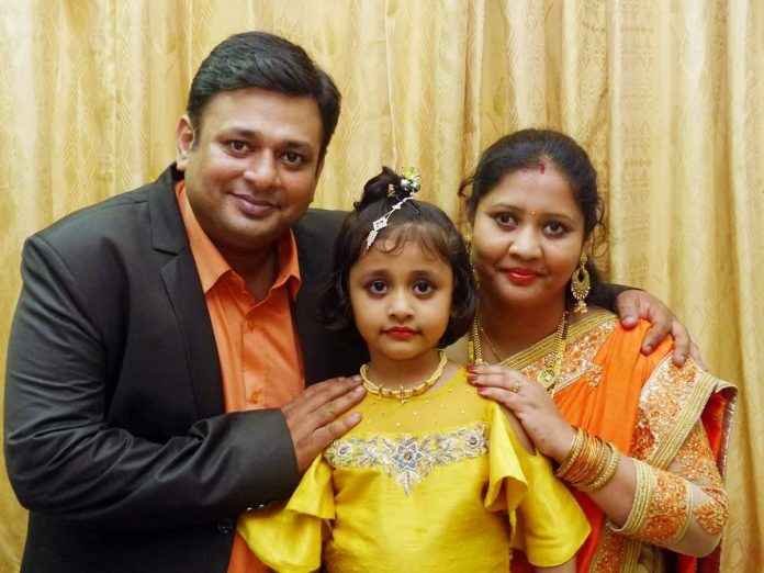 Without Helmet drive Father died in his daughter birthday