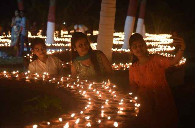 1 51 lakh earthen lamps light up mumbai on kojagiri purnima