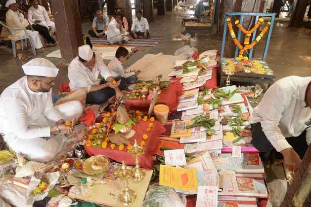 'Lakshmi Pujan' celebrate in navi mumbai APMC Market
