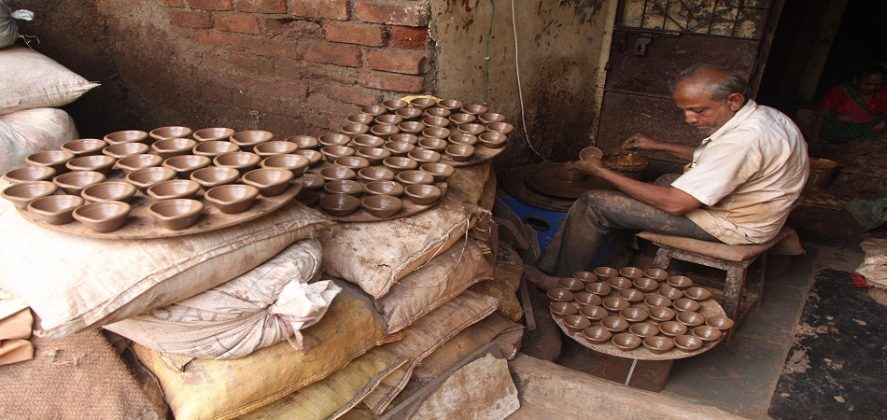 clay lamps made in dharavi kumbharwada at mumbai