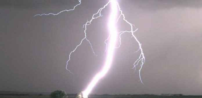 17 injured after lightning in mahad
