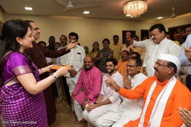 Newly elected MLAs were welcomed at Matoshree ३