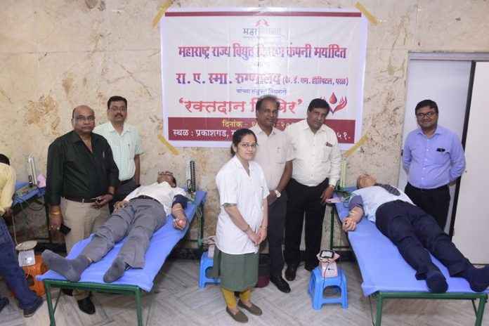 six thousand employees of Mahavitaran donated blood