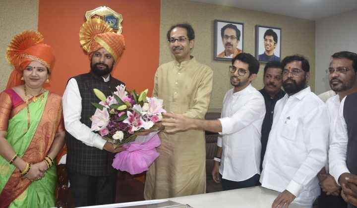 Naresh Mhaske felicitated by Uddhav Thackeray