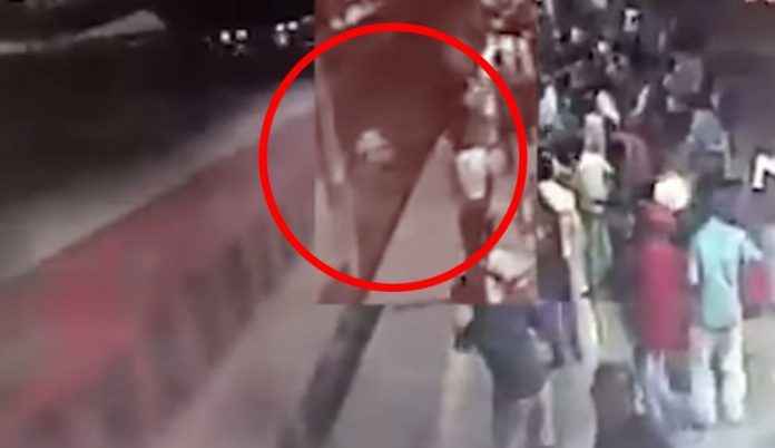 thane railway station rpf constable risked his life to save a man who was crossing the railway track