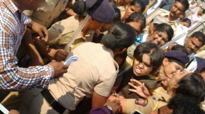 trupti desai and 8 supporter of bhumata brigade arrested by hyderabad police