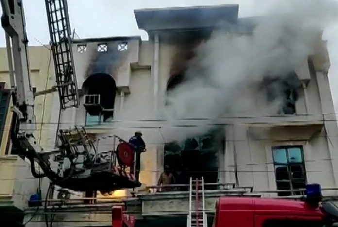 Fire broke out in Patpadganj industrial area in Delhi; one death