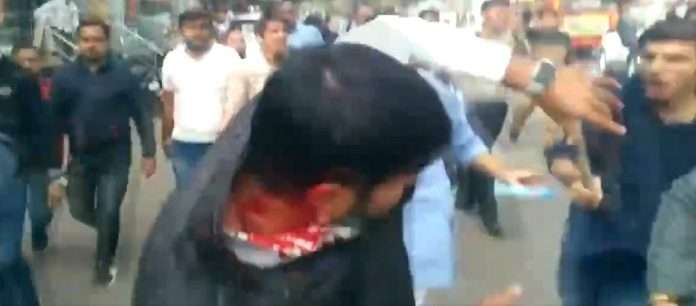 violence in ahemadabad durin jnu case protest