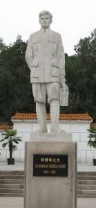 A_statue_of_Dwarkanath_Kotnis