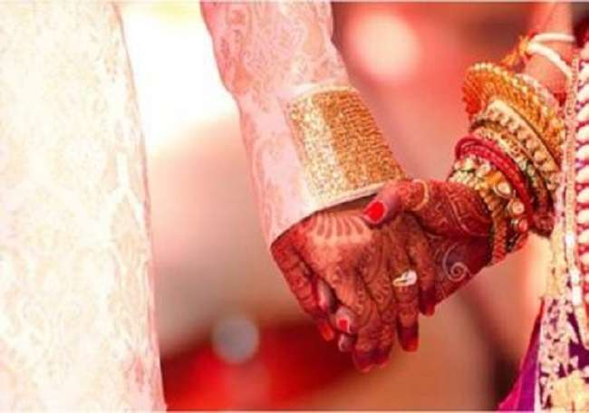 marriage in karnataka groom runs away for wedding bride ties knot with guest