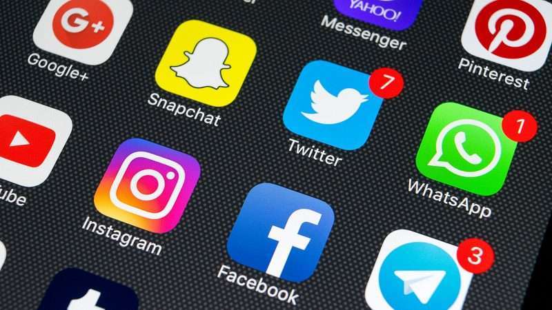 फेसबुक, ट्वीटरने फेक अकाऊंटचे मालक कोण? हे जाहीर करावे – राष्ट्रवादीची मागणी