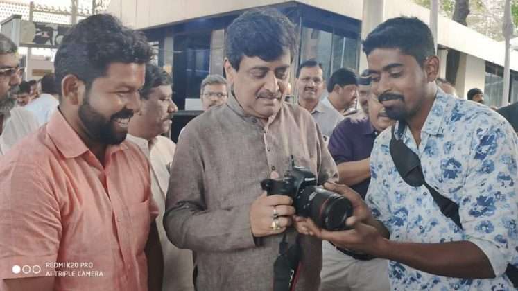 ashok chavan hands on experience on camera during budget session of maharashtra
