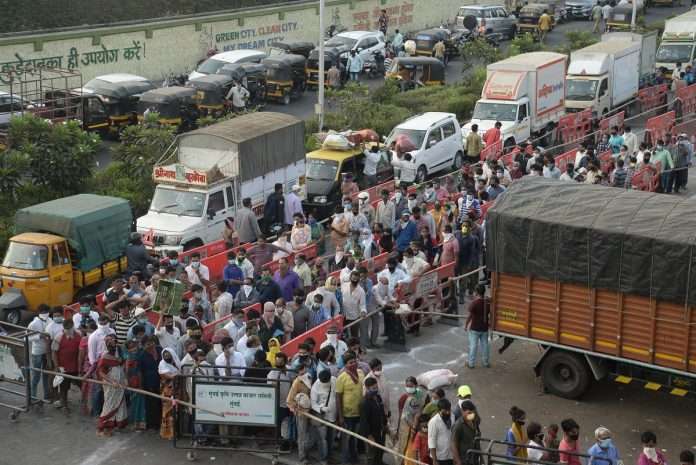 Crowd of citizens in Navi Mumbai APMC market