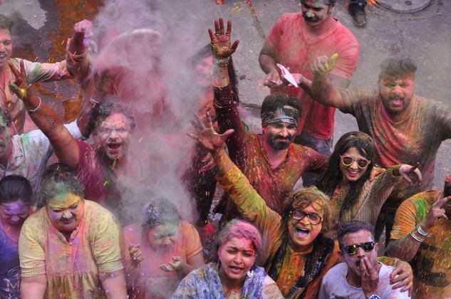 marathi celebrities celebrate holi in thane