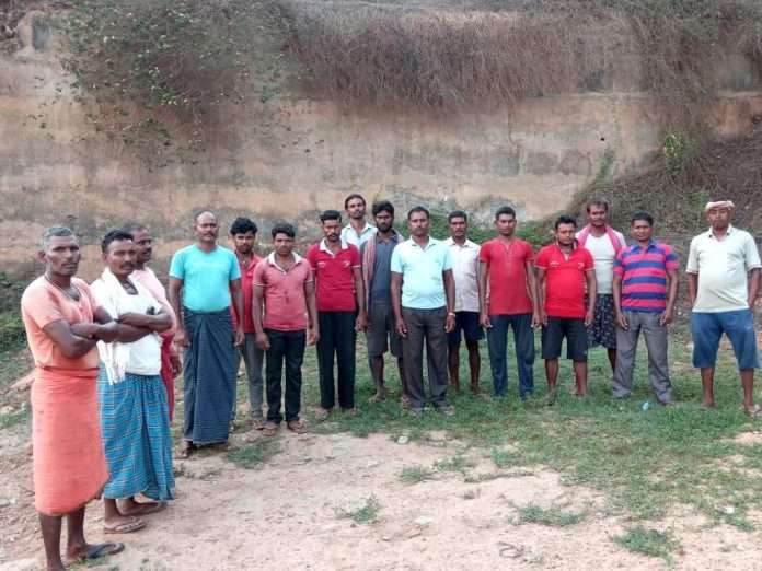 corona lockdown labourers from up bihar stranded in karnataka seek help